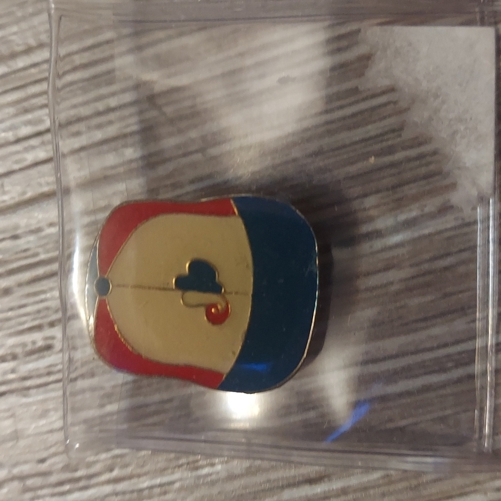 Vintage MLB enamel pin Montreal expos